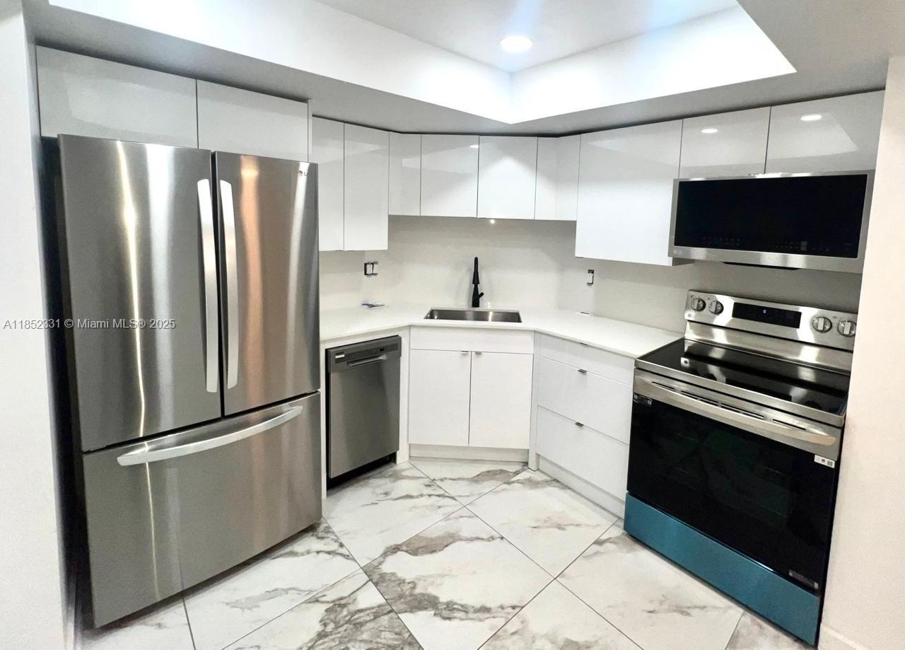 3000 E Sunrise Blvd 3G