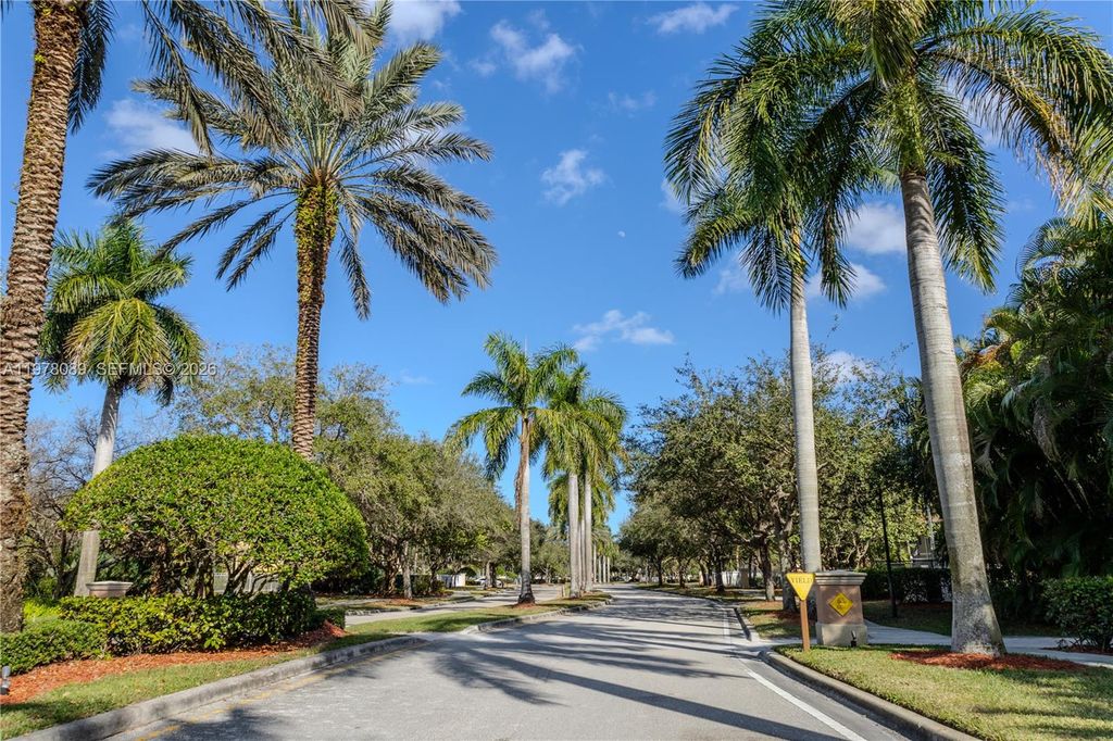 Photo of 6386 Emerald Dunes Dr #102, West Palm Beach, FL 33411 (MLS # A11978089)