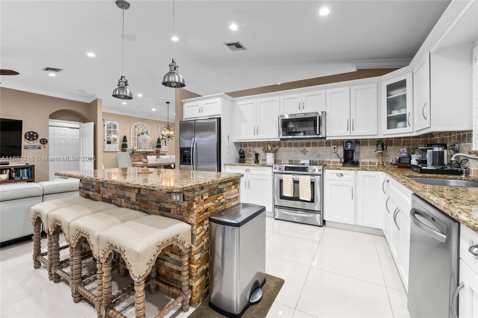 OAK CREEK NORTH REPLAT - Residential Lease