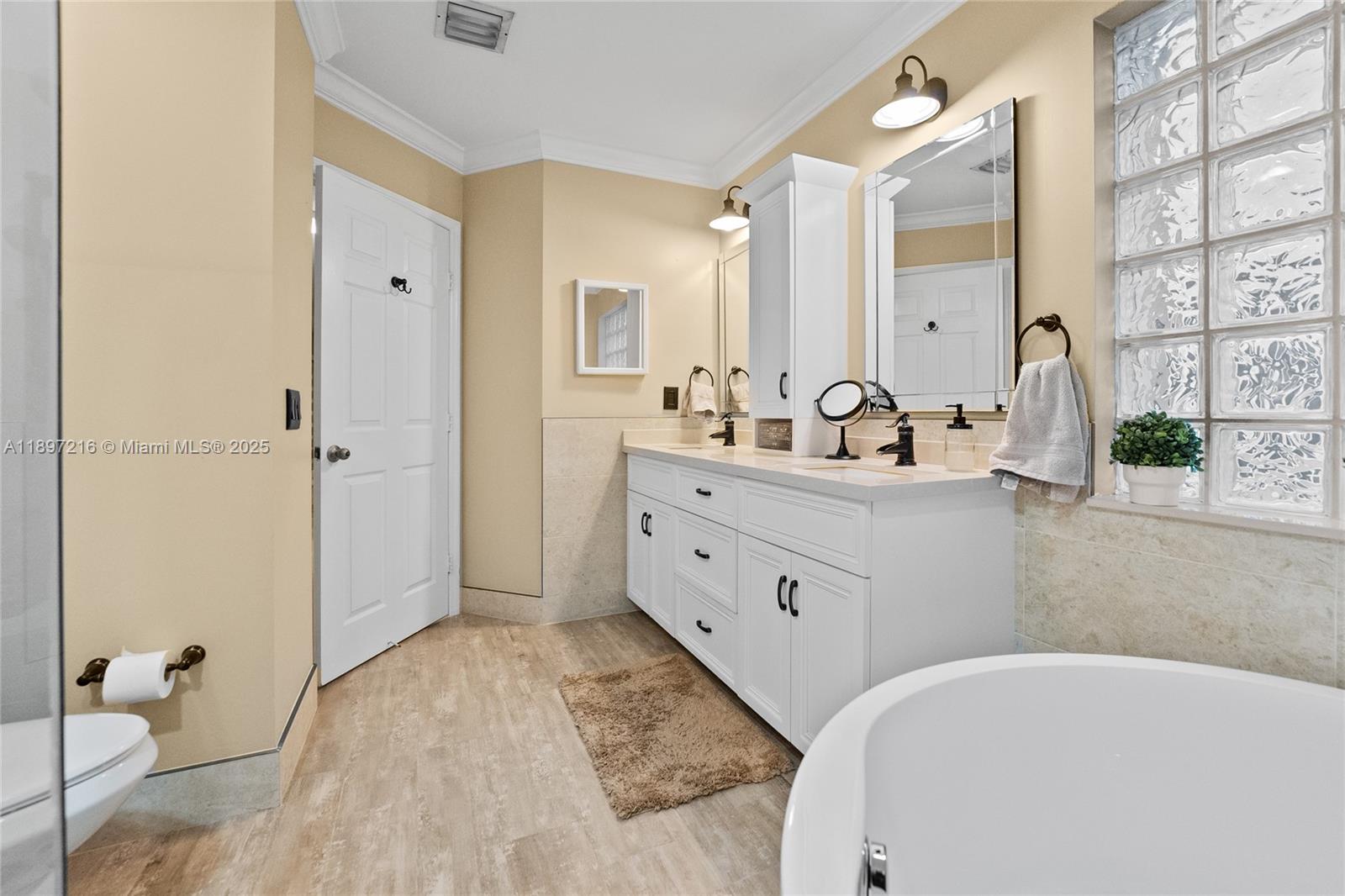 OAK CREEK NORTH REPLAT - Residential Lease