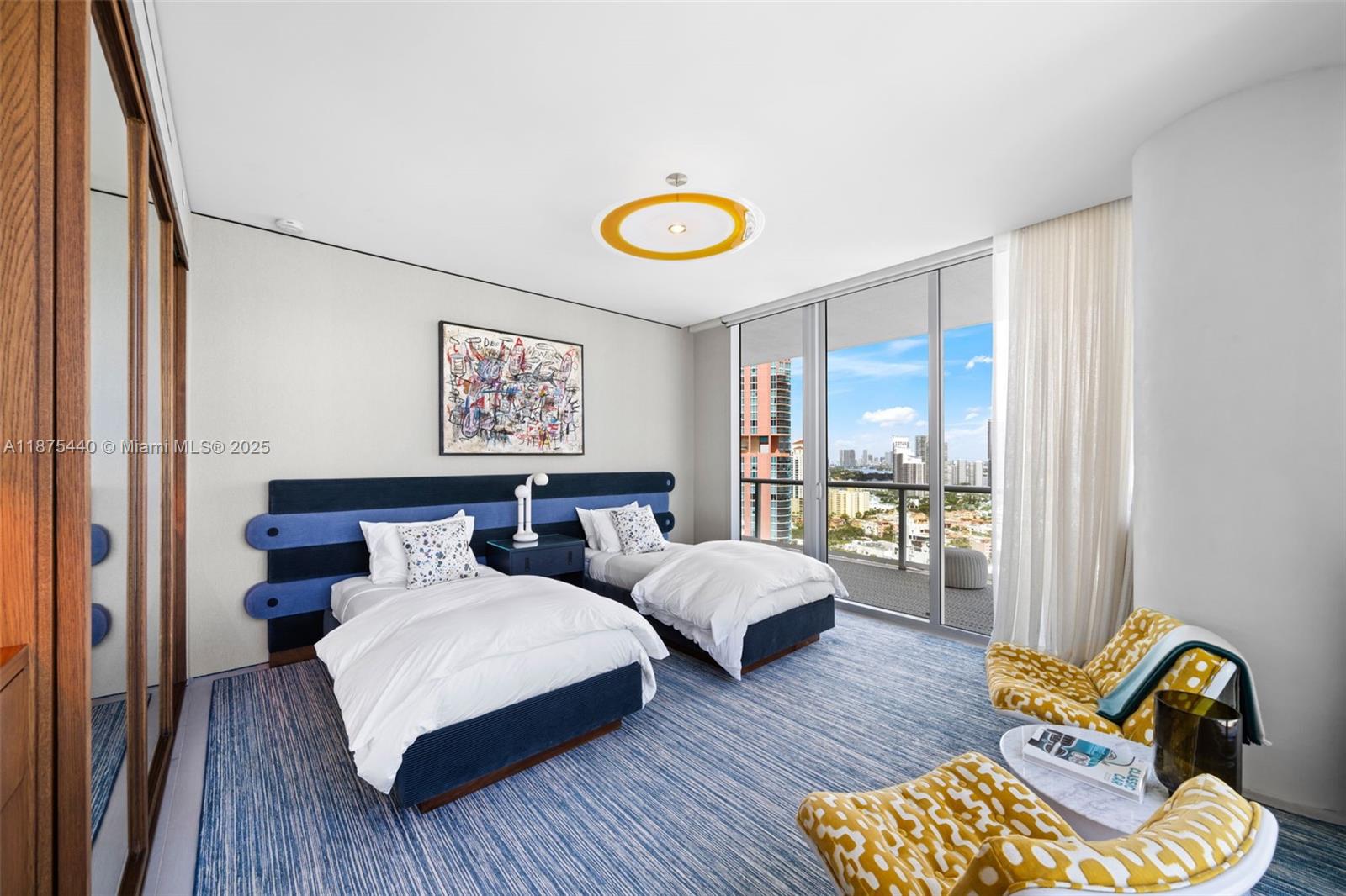 CONTINUUM ON SOUTH BEACH - Residential