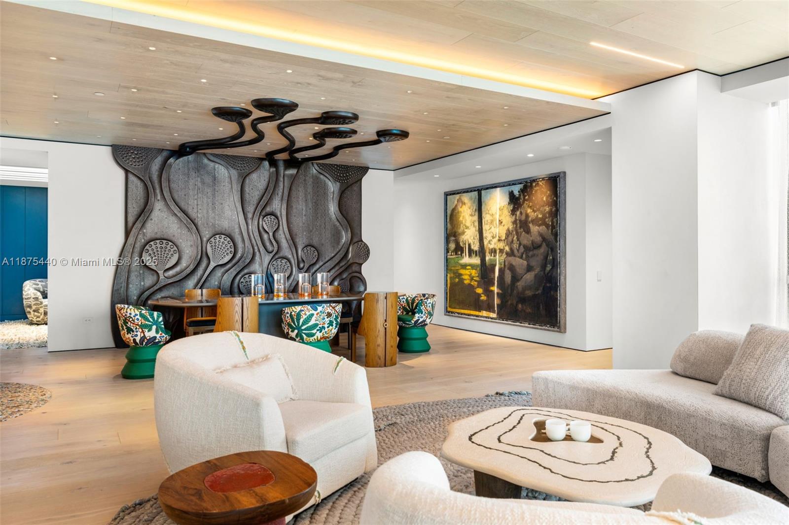 CONTINUUM ON SOUTH BEACH - Residential