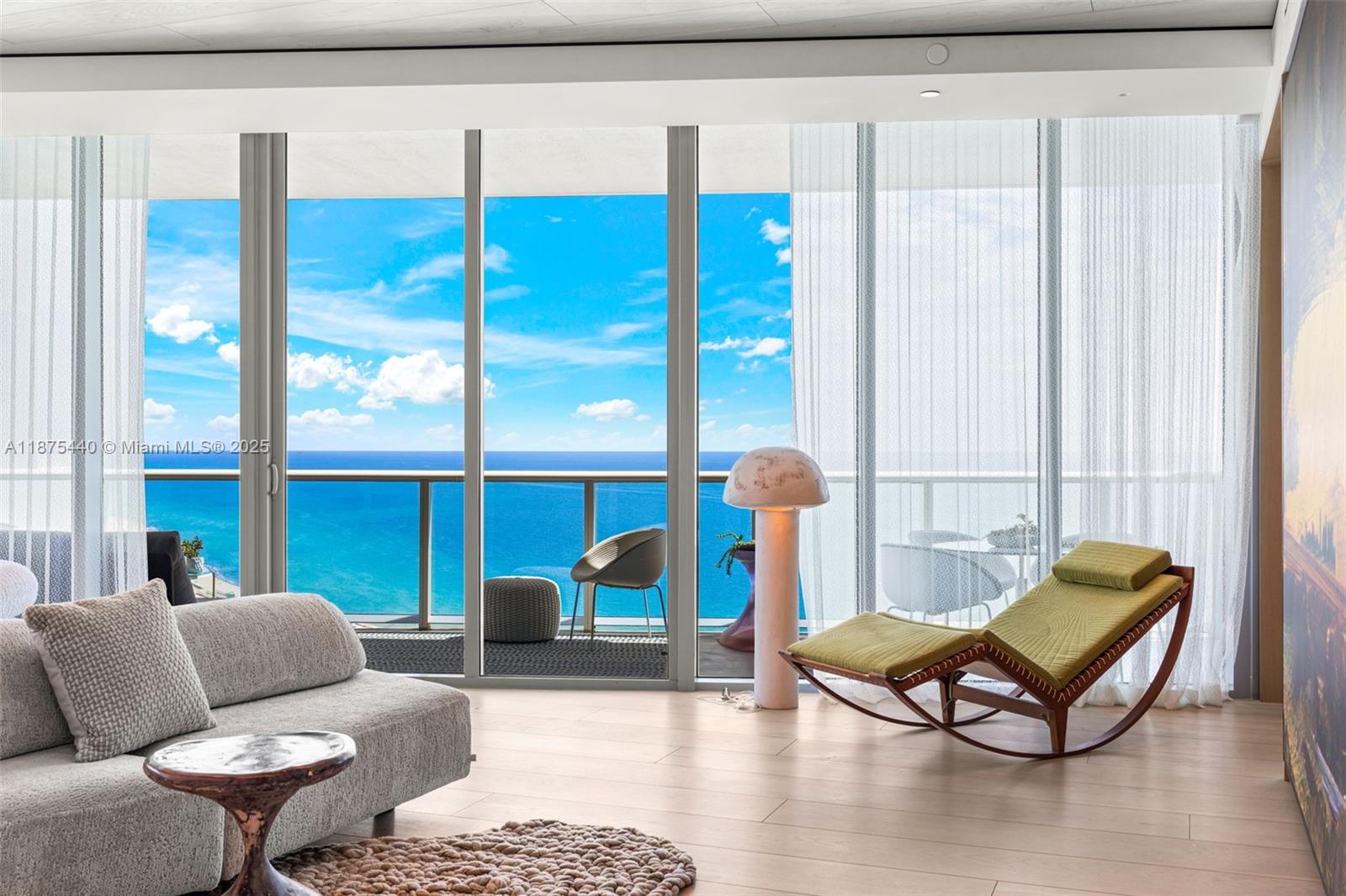 CONTINUUM ON SOUTH BEACH - Residential