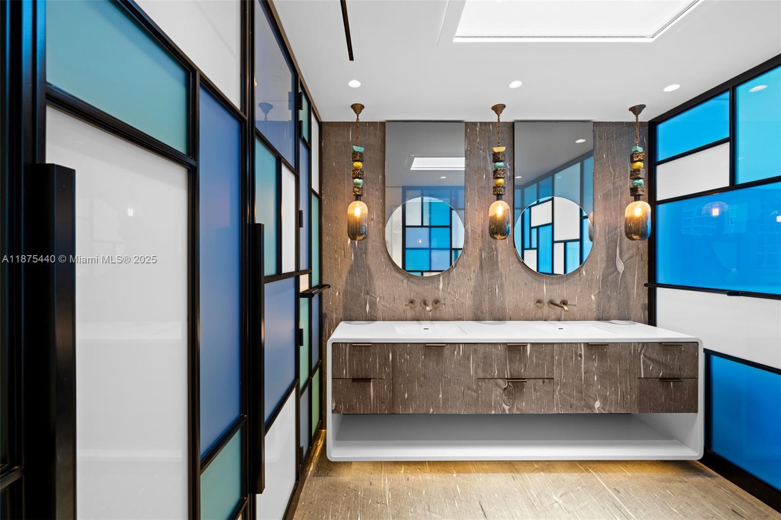 CONTINUUM ON SOUTH BEACH - Residential