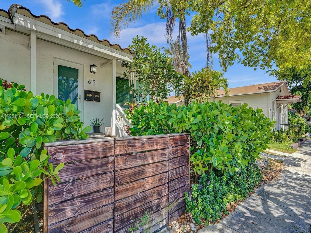 Photo of 615 SW 4th Ave, Fort Lauderdale, FL 33315 (MLS # A11951181)