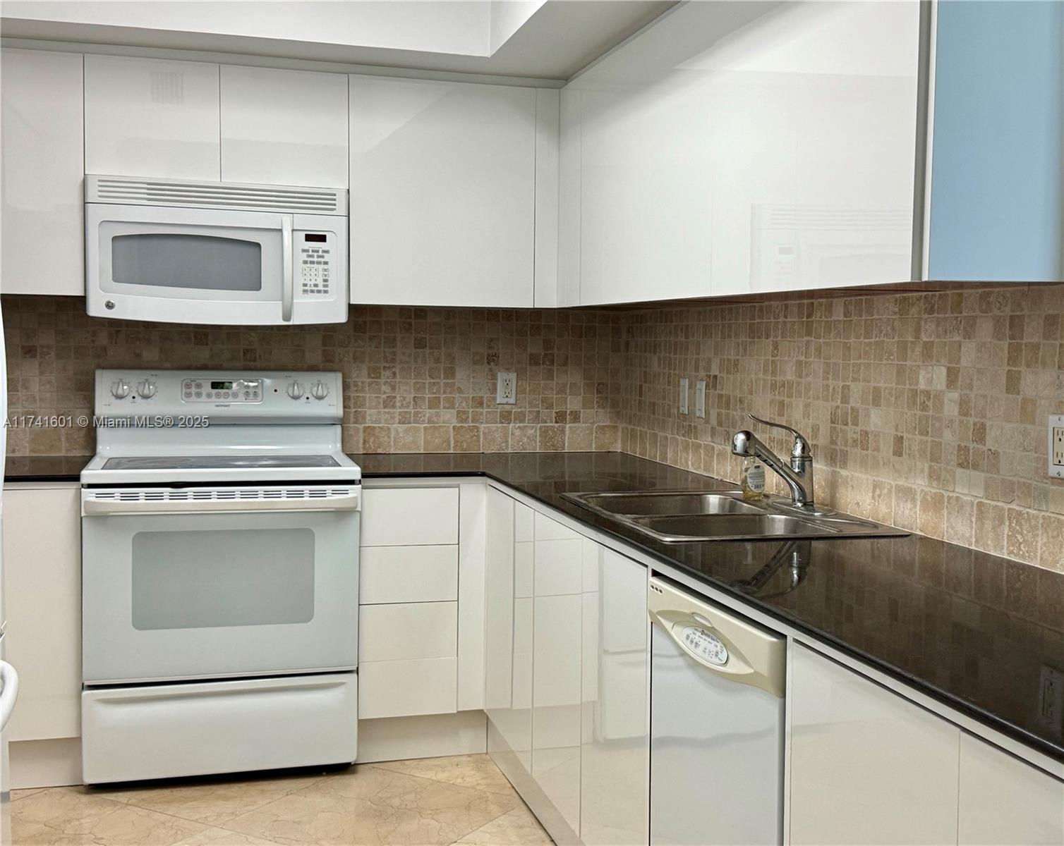 LA PERLA CONDO - Residential