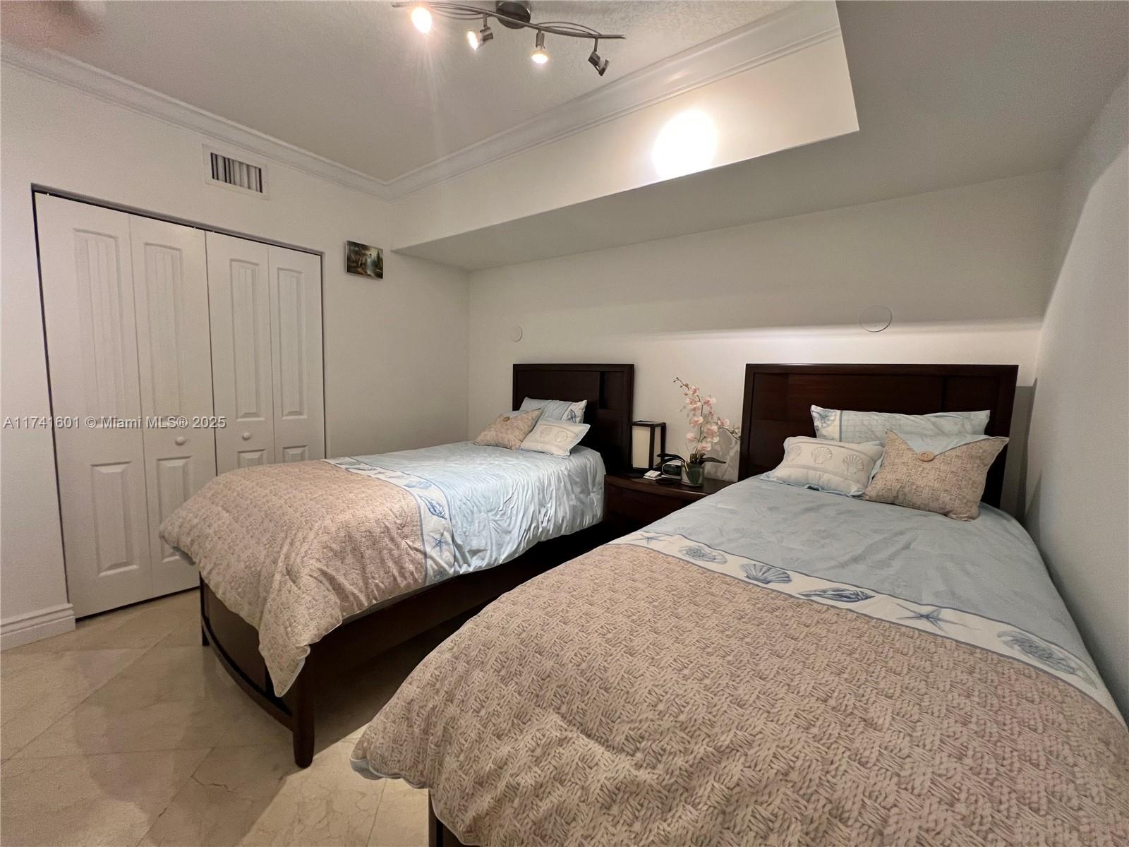 LA PERLA CONDO - Residential