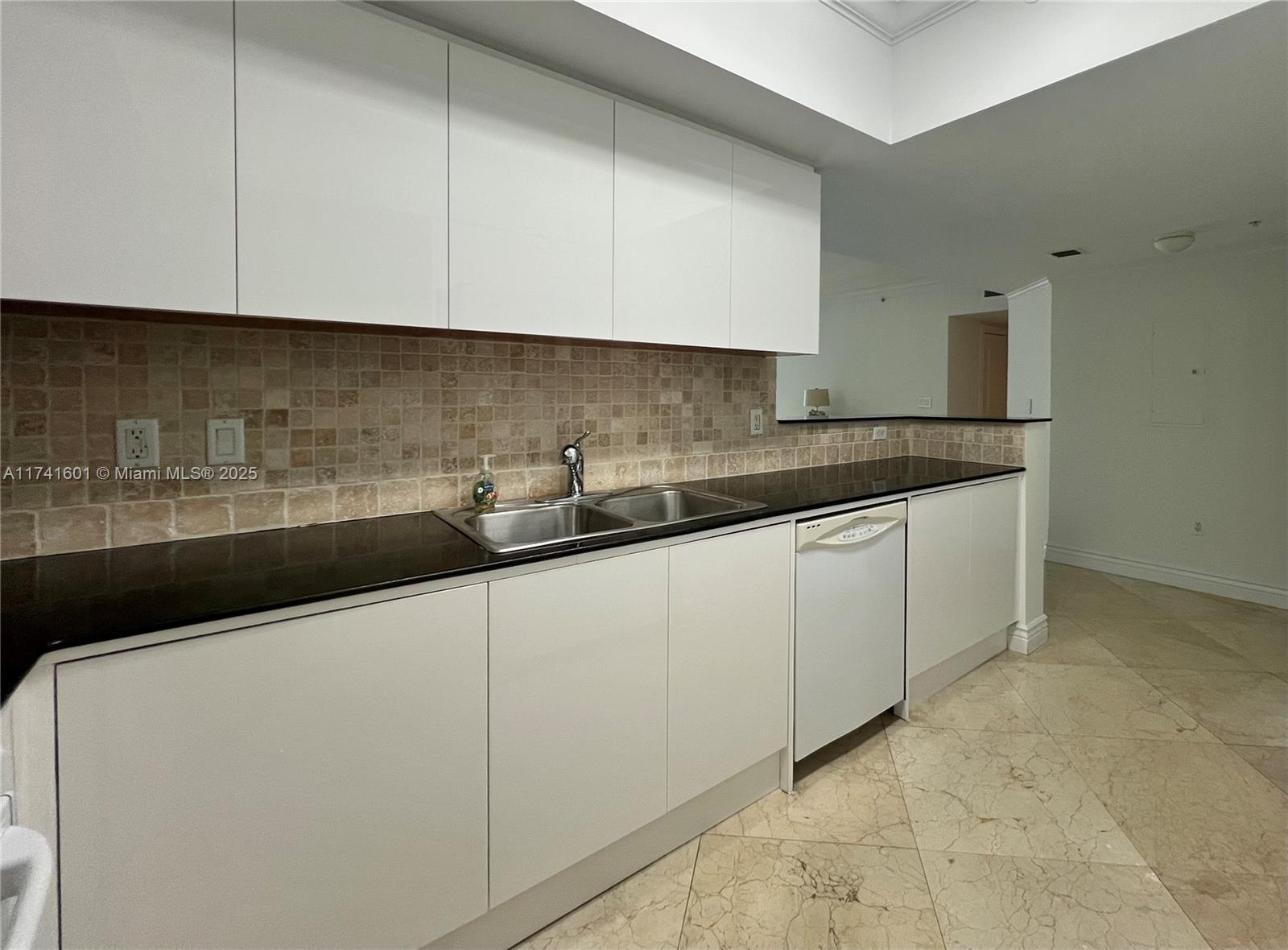 LA PERLA CONDO - Residential