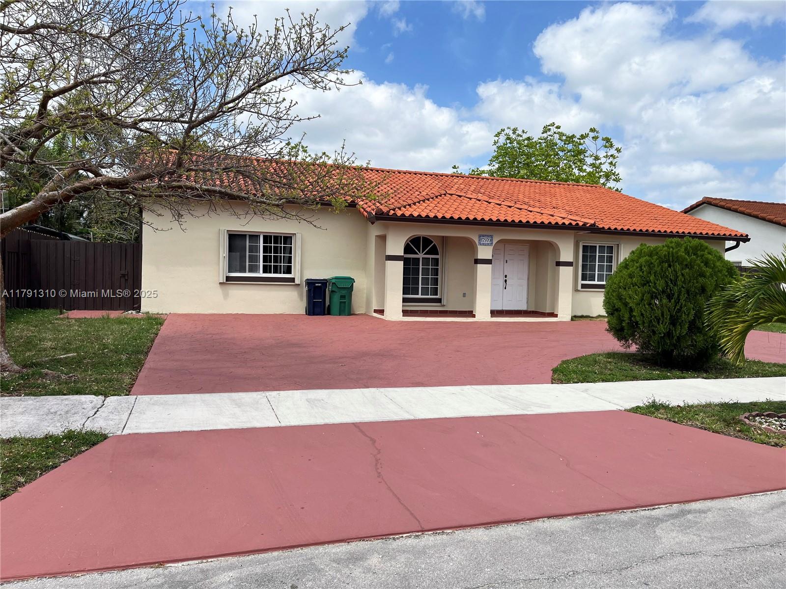17970 Sw 152nd Ave, Miami, Broward County, Florida - 5 Bedrooms  
3 Bathrooms - 