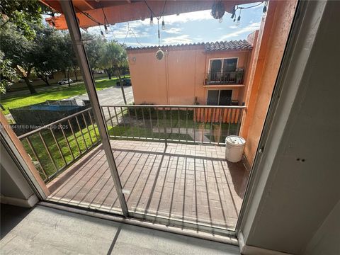 Photo of 7200 Fairway Dr #H10, Miami Lakes, FL 33014 (MLS # A11864111)