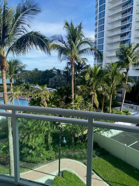 RESIDENCES ON HOLLYWOOD B - Residential