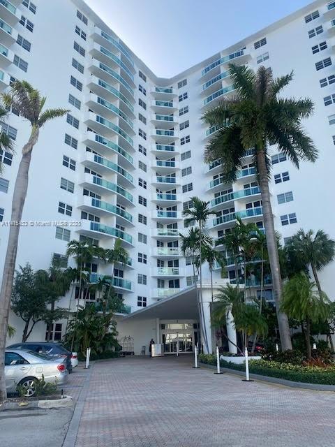 RESIDENCES ON HOLLYWOOD B - Residential