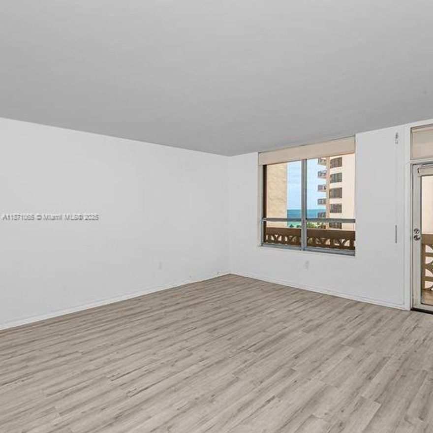 Beautiful and spacious one bedroom one bathroom in the prestigious Bal Harbour!
This apartment features a nice side oceanview and a big bedroom with a big walking closet ,The building has 24 hours security, a gym and jacuzzi/pool.