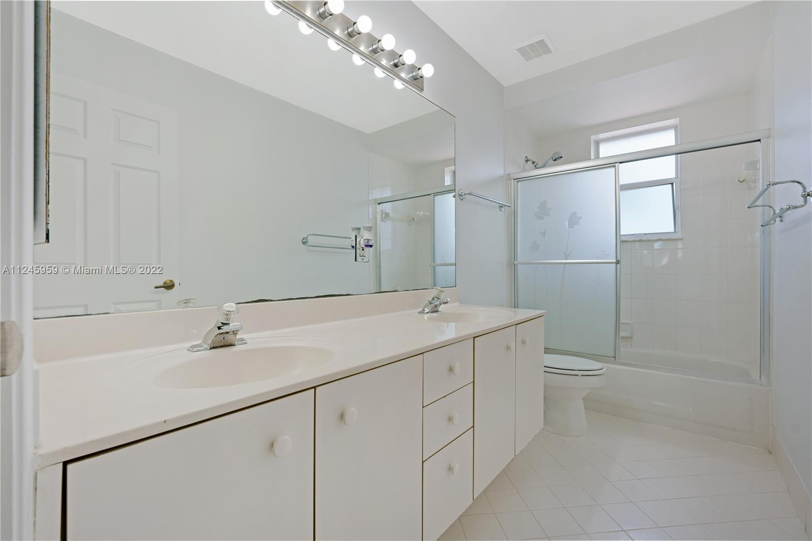 BOCA FALLS - Residential Lease