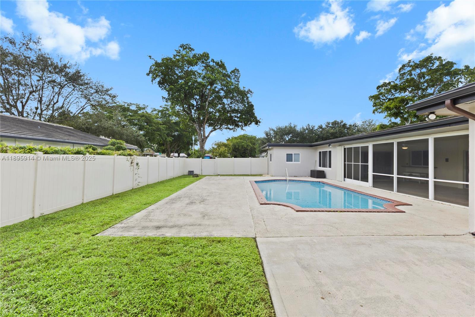 PLANTATION PARK LAKESITES - Residential