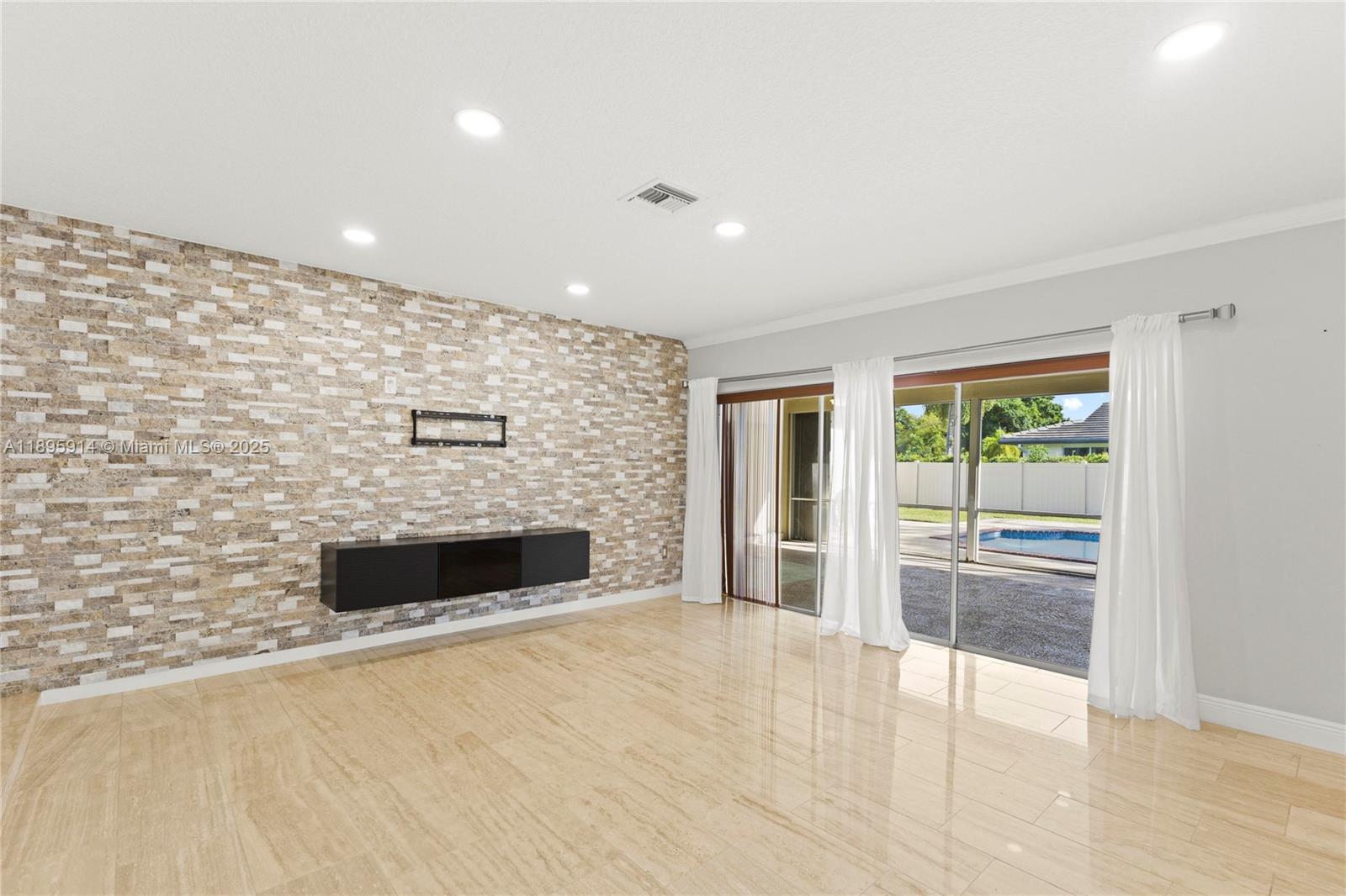 PLANTATION PARK LAKESITES - Residential