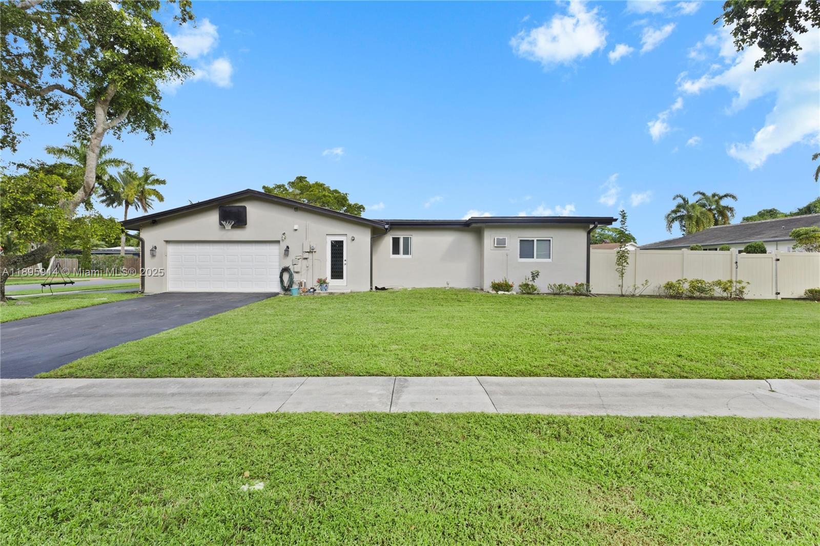 PLANTATION PARK LAKESITES - Residential