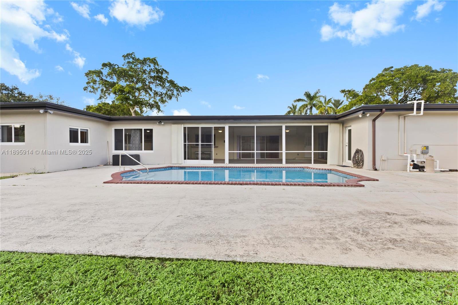 PLANTATION PARK LAKESITES - Residential