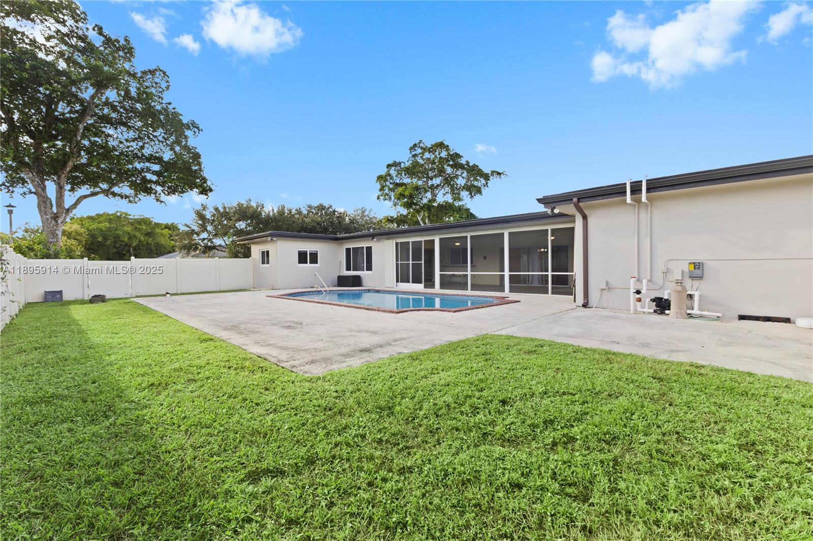 PLANTATION PARK LAKESITES - Residential