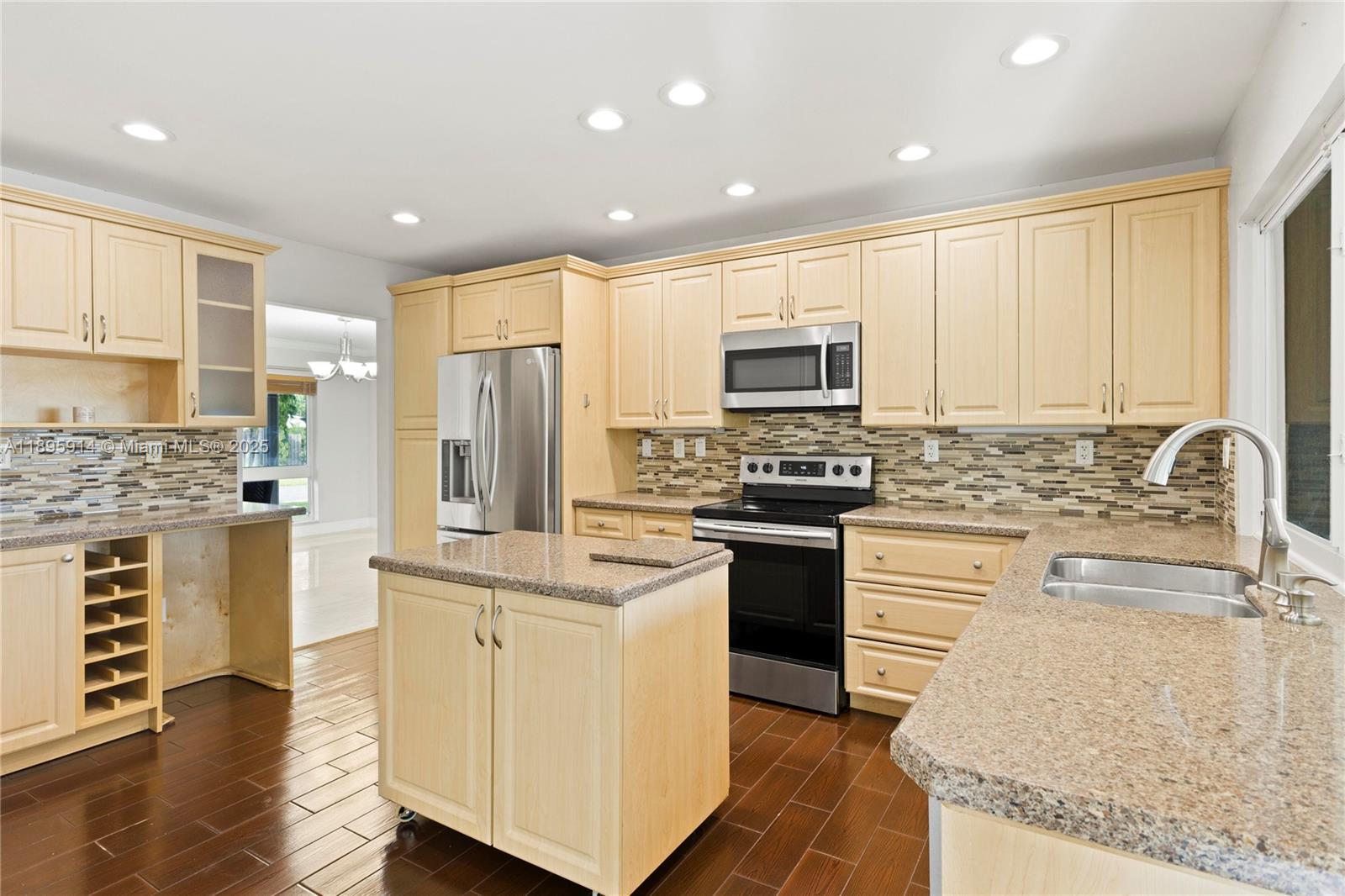 PLANTATION PARK LAKESITES - Residential