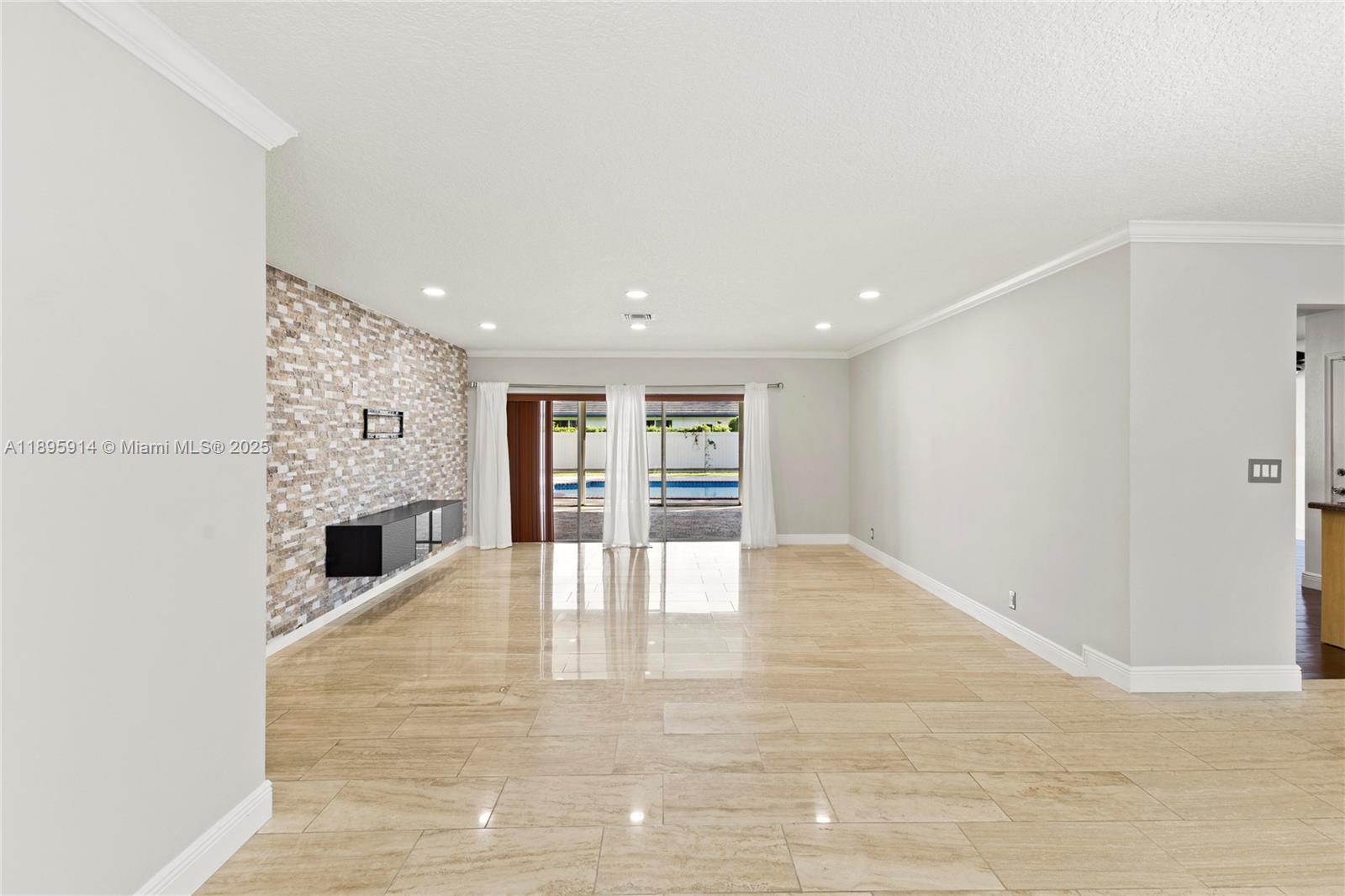 PLANTATION PARK LAKESITES - Residential