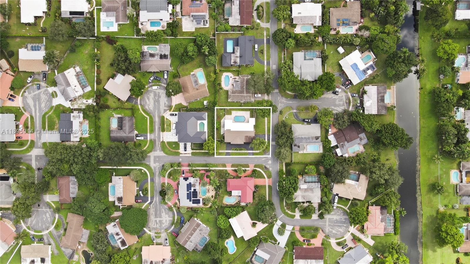 PLANTATION PARK LAKESITES - Residential