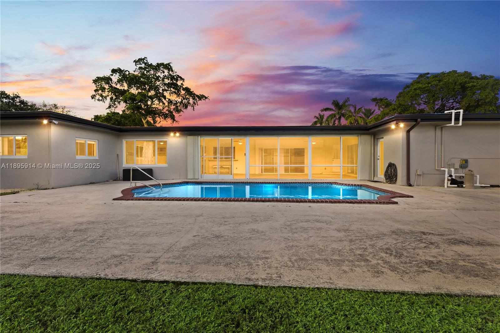 PLANTATION PARK LAKESITES - Residential