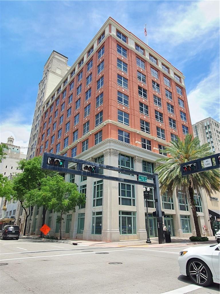Attention Investors! Amazing 2/1, corner unit in the renovated Flagler First Condominiums located in the heart of Downtown Miami. Close distance from all major shops and markets as well as entertainment venues. Close to WholeFoods, Restaurants, Brickell, Bayfront Park and many attractions that the soon upgraded Flagler Street has to offer. This unit features an open floor plan, impact windows, new stainless steel appliances and washer and dryer in the unit.