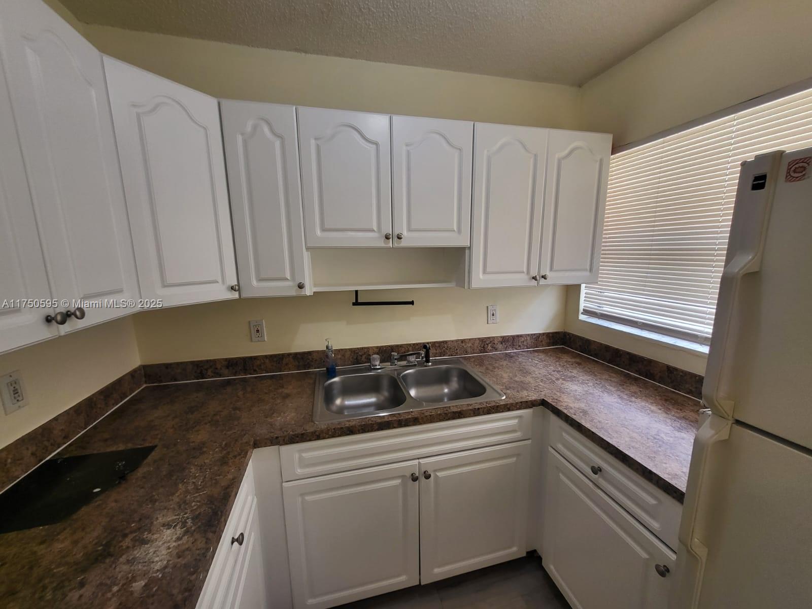 Rental Property at 5461 W 24th Ave 65, Hialeah, Miami-Dade County, Florida - Bedrooms: 3 
Bathrooms: 2  - $2,200 MO.