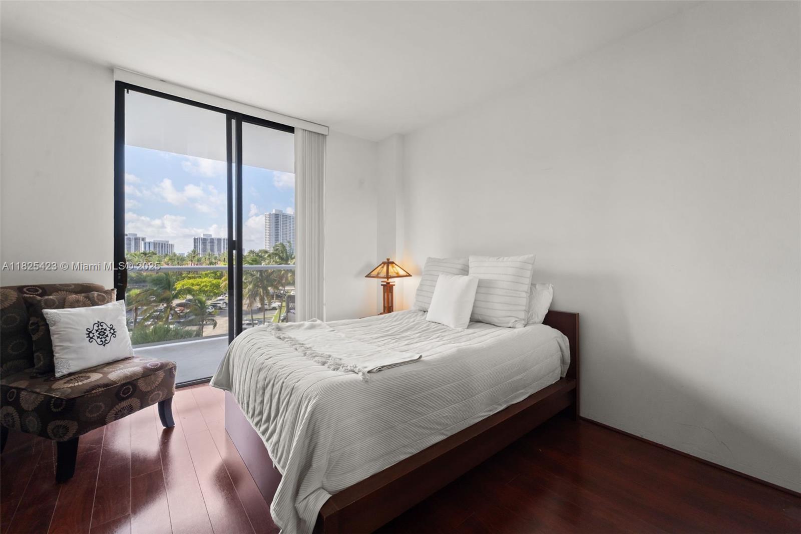 HAMPTONS WEST CONDO - Residential