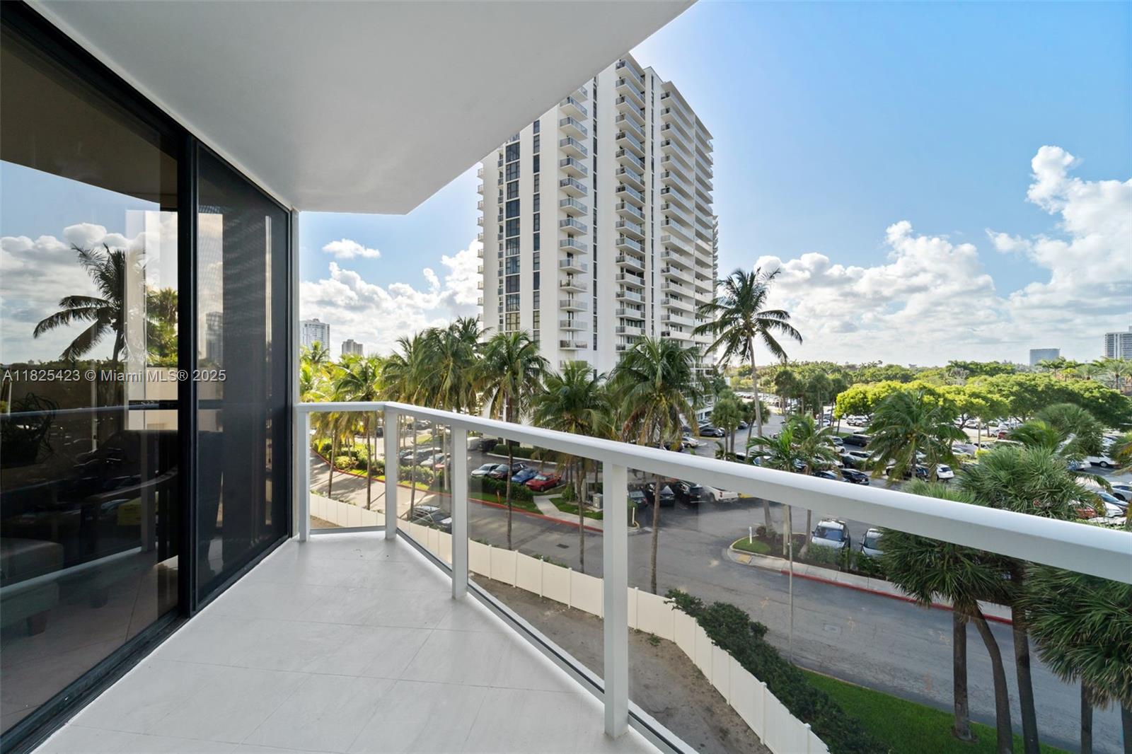 HAMPTONS WEST CONDO - Residential