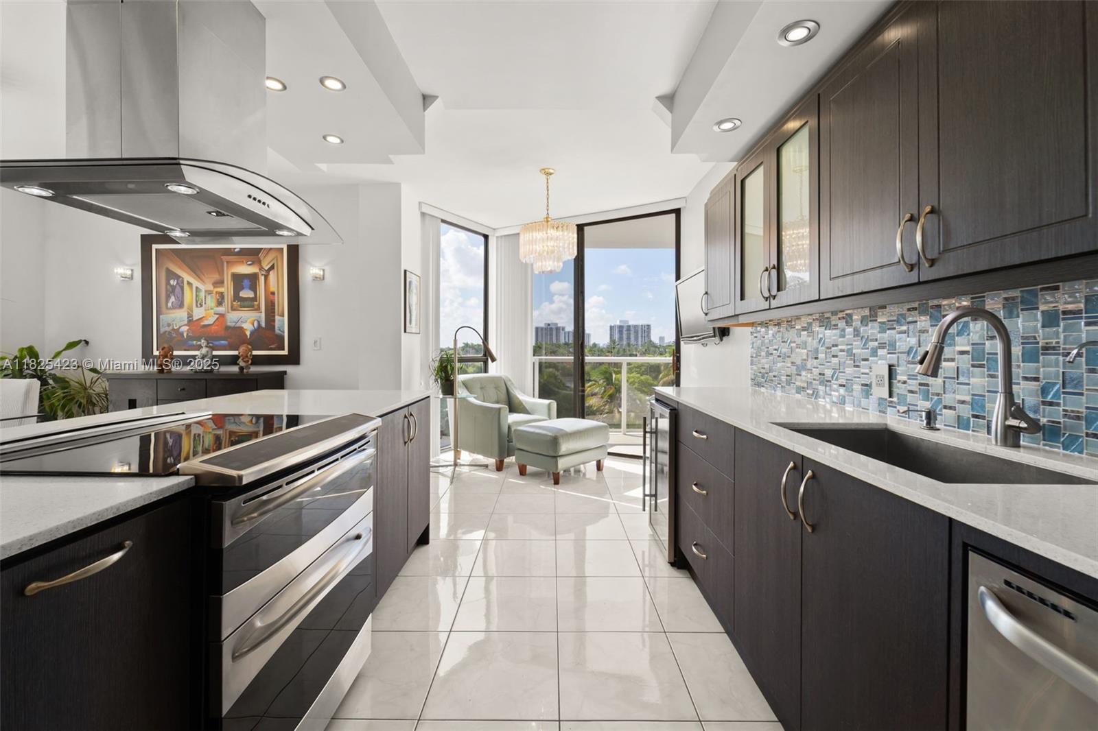 HAMPTONS WEST CONDO - Residential