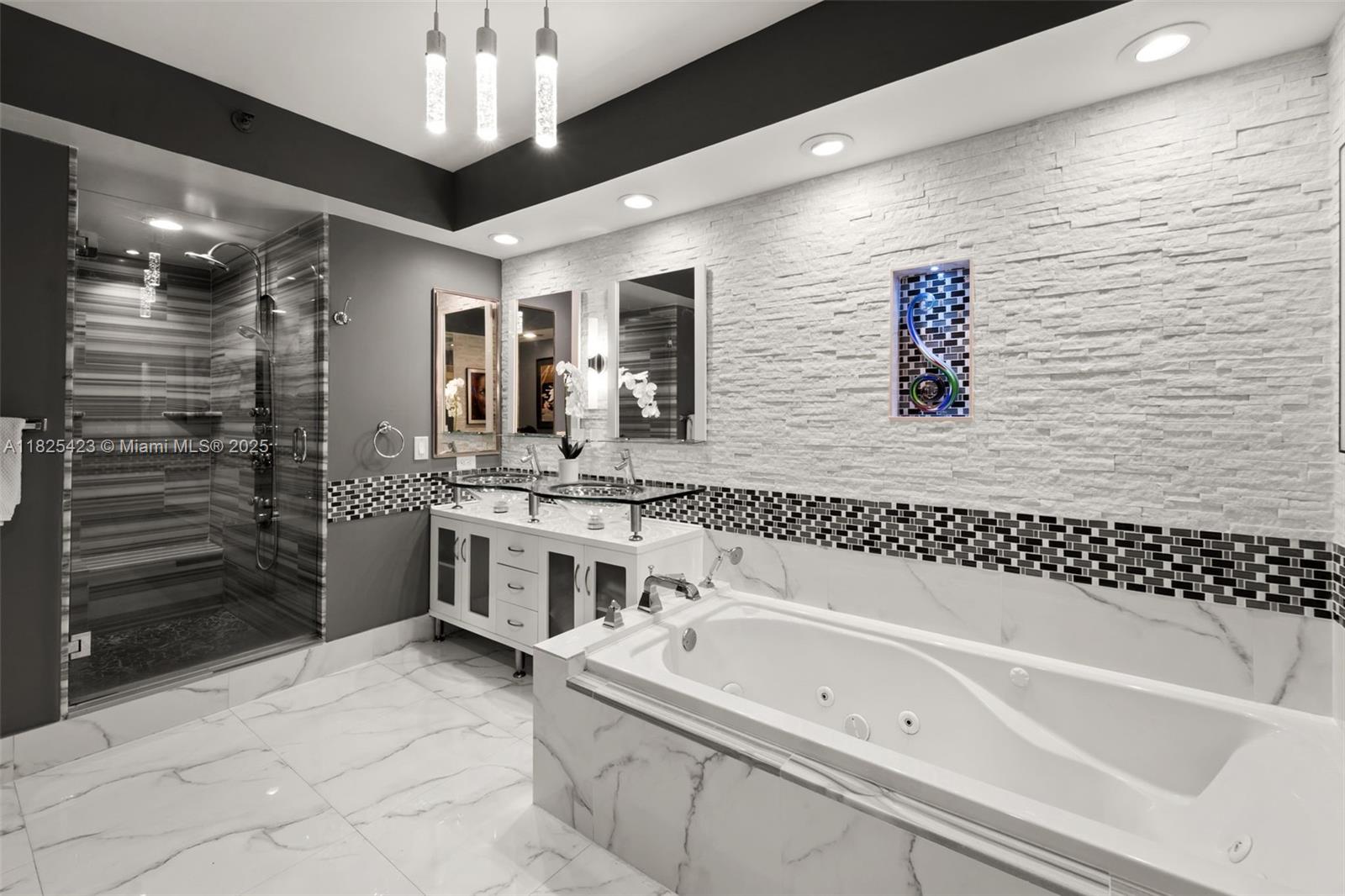 HAMPTONS WEST CONDO - Residential