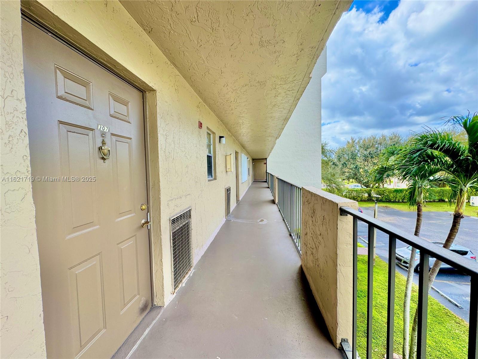ROLLING HILLS GOLF AND TE - Residential