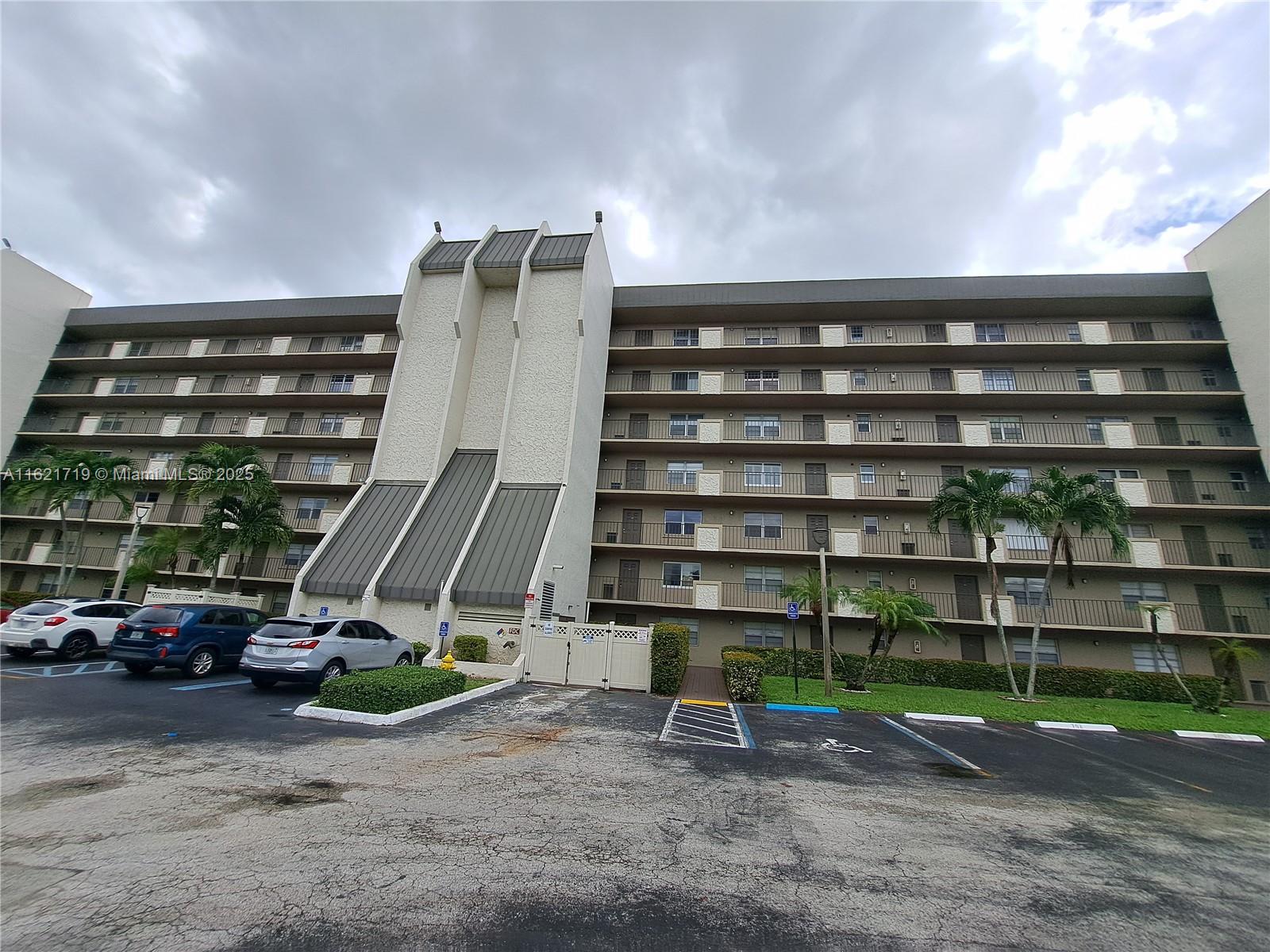 ROLLING HILLS GOLF AND TE - Residential