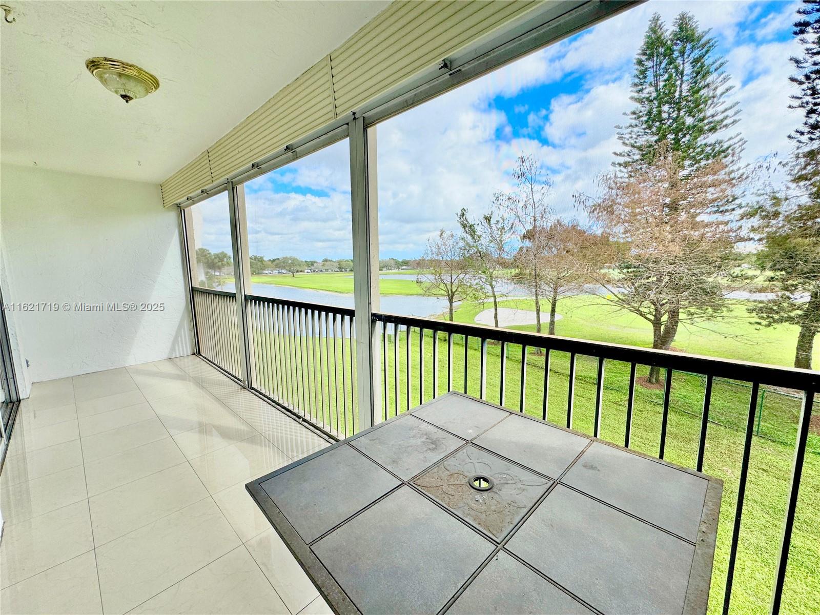 ROLLING HILLS GOLF AND TE - Residential