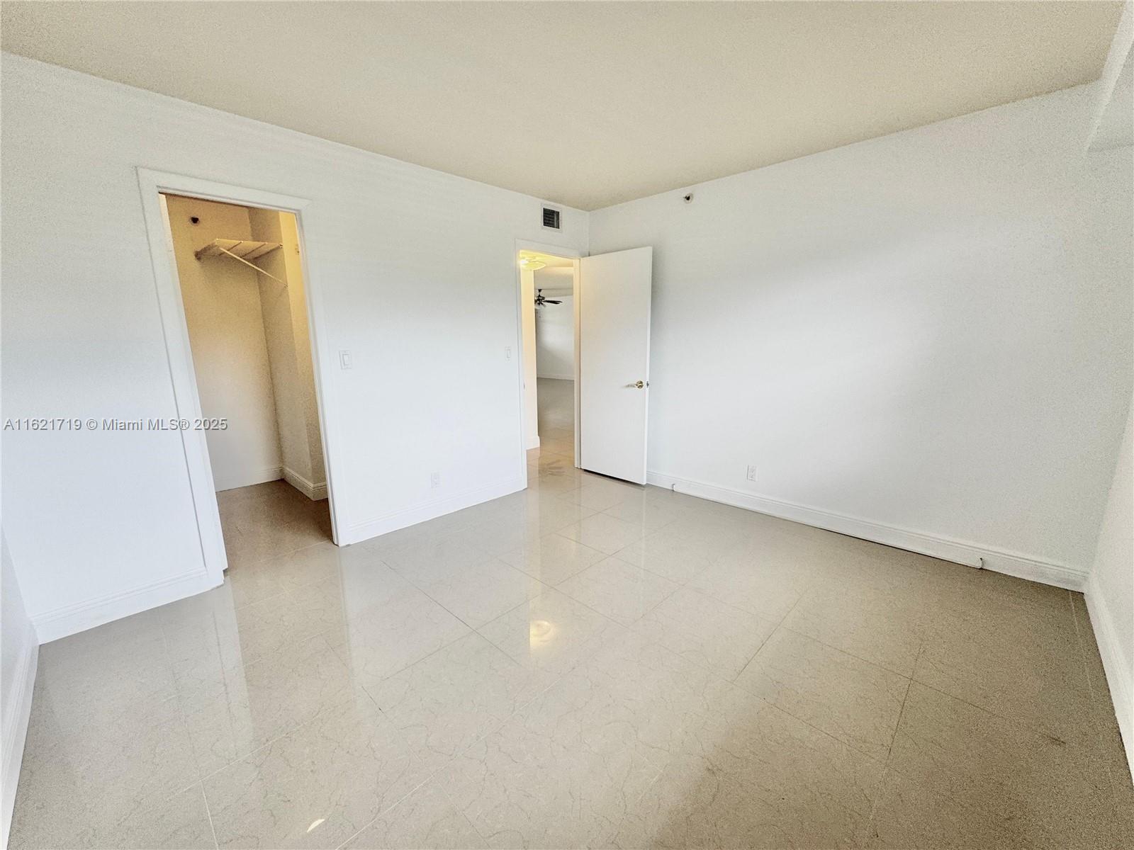 ROLLING HILLS GOLF AND TE - Residential