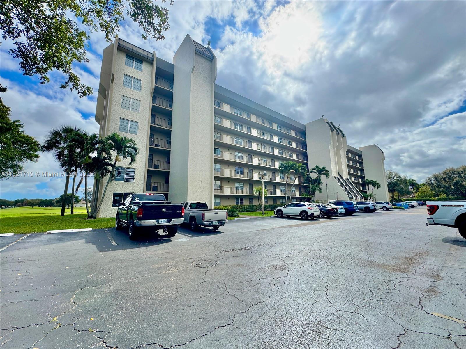 ROLLING HILLS GOLF AND TE - Residential