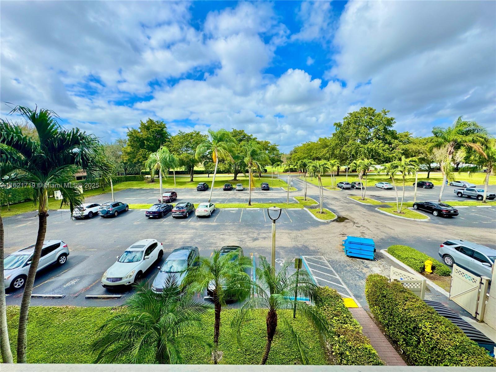 ROLLING HILLS GOLF AND TE - Residential