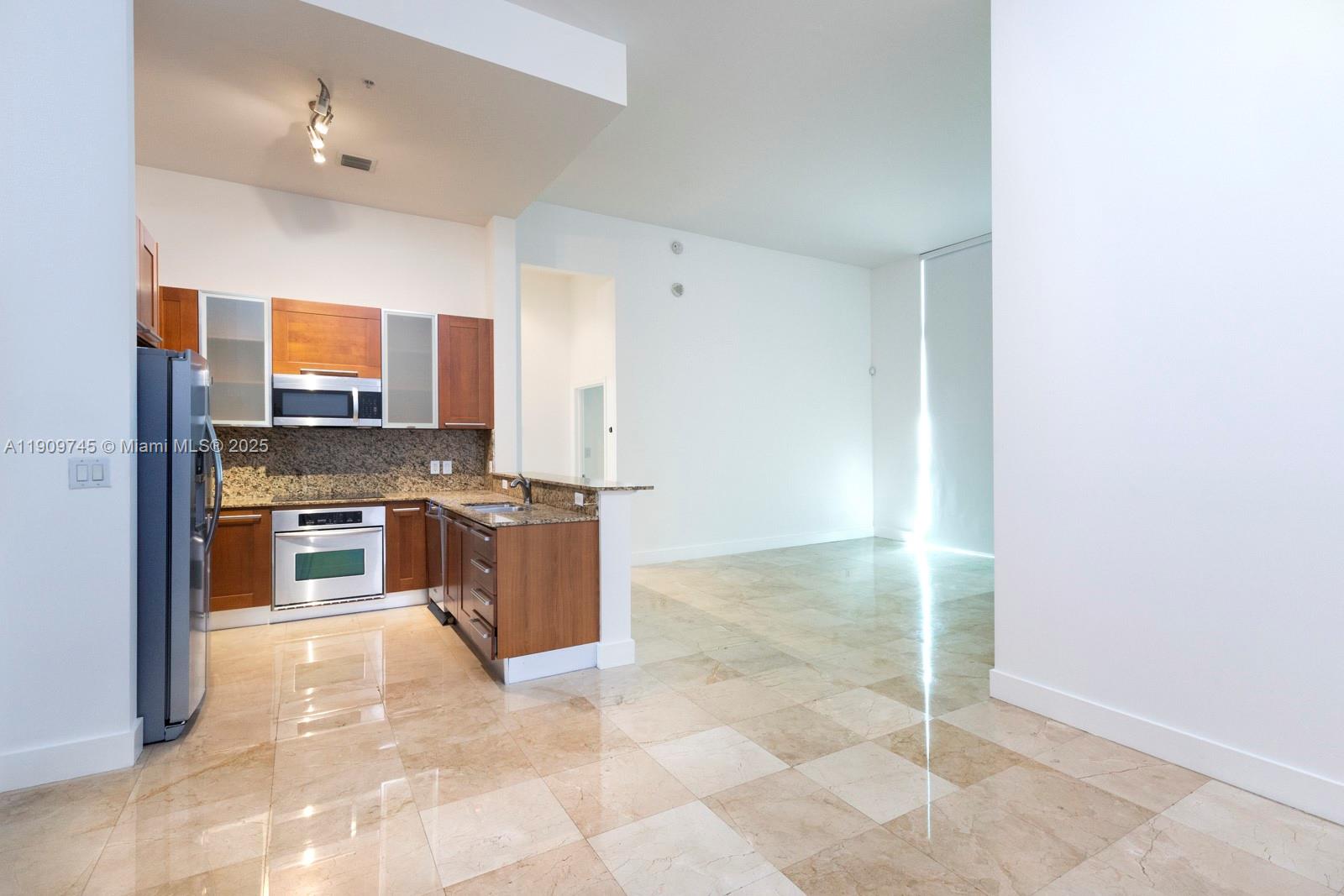 METROPOLIS I AT DADELAND - Residential