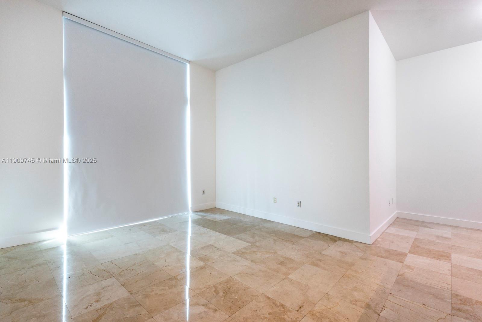 METROPOLIS I AT DADELAND - Residential