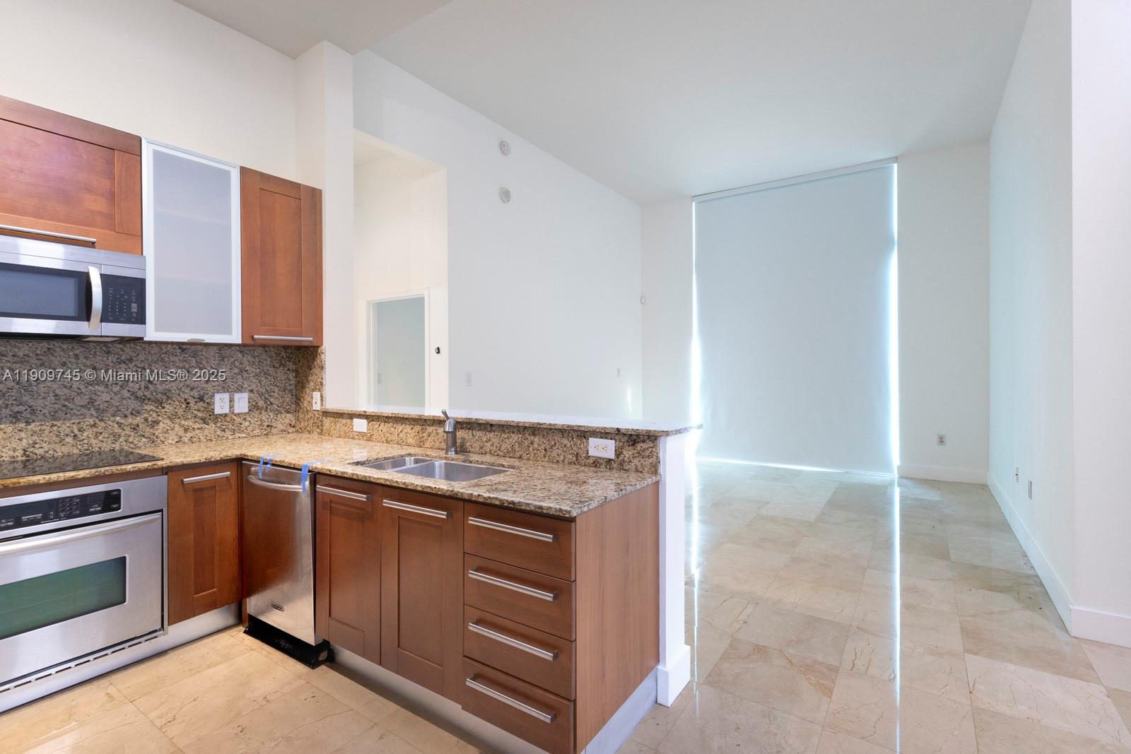 METROPOLIS I AT DADELAND - Residential