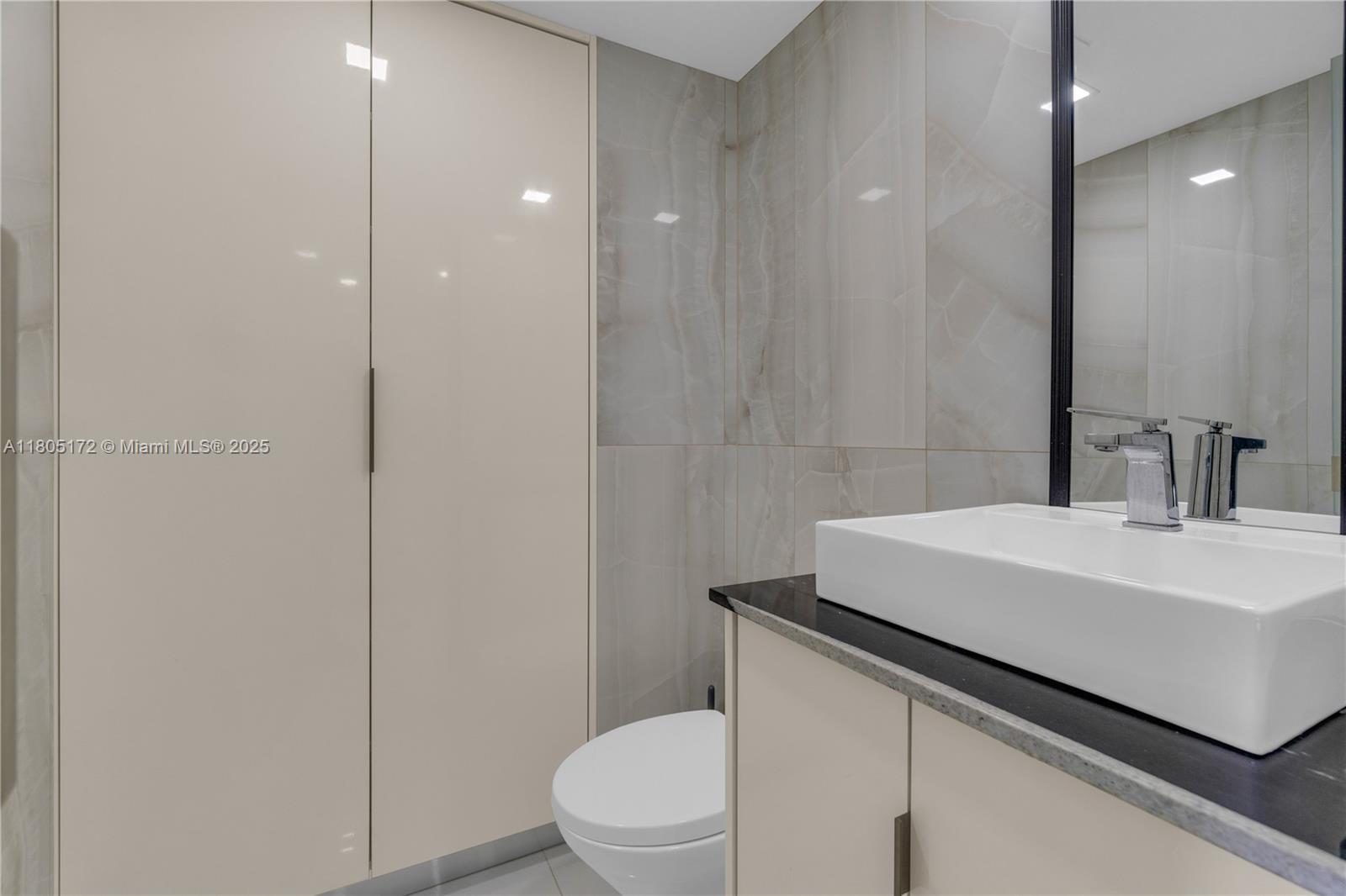 EDGEWATER BEACH TOWERS CO - Residential Lease