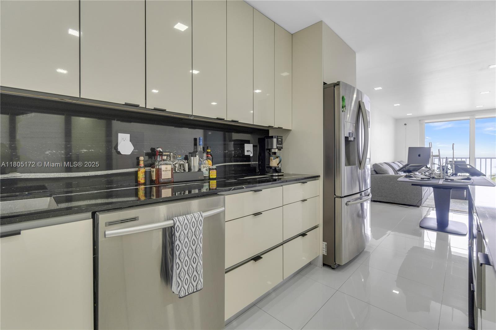 EDGEWATER BEACH TOWERS CO - Residential Lease