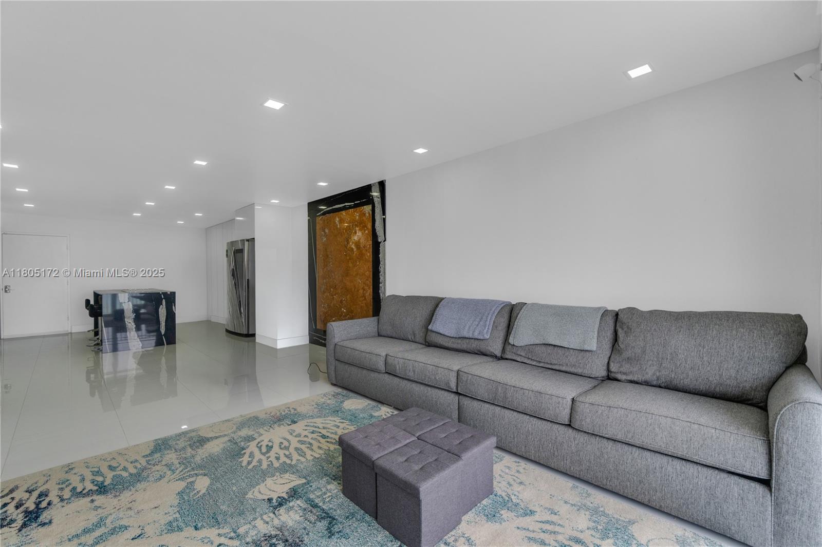 EDGEWATER BEACH TOWERS CO - Residential Lease