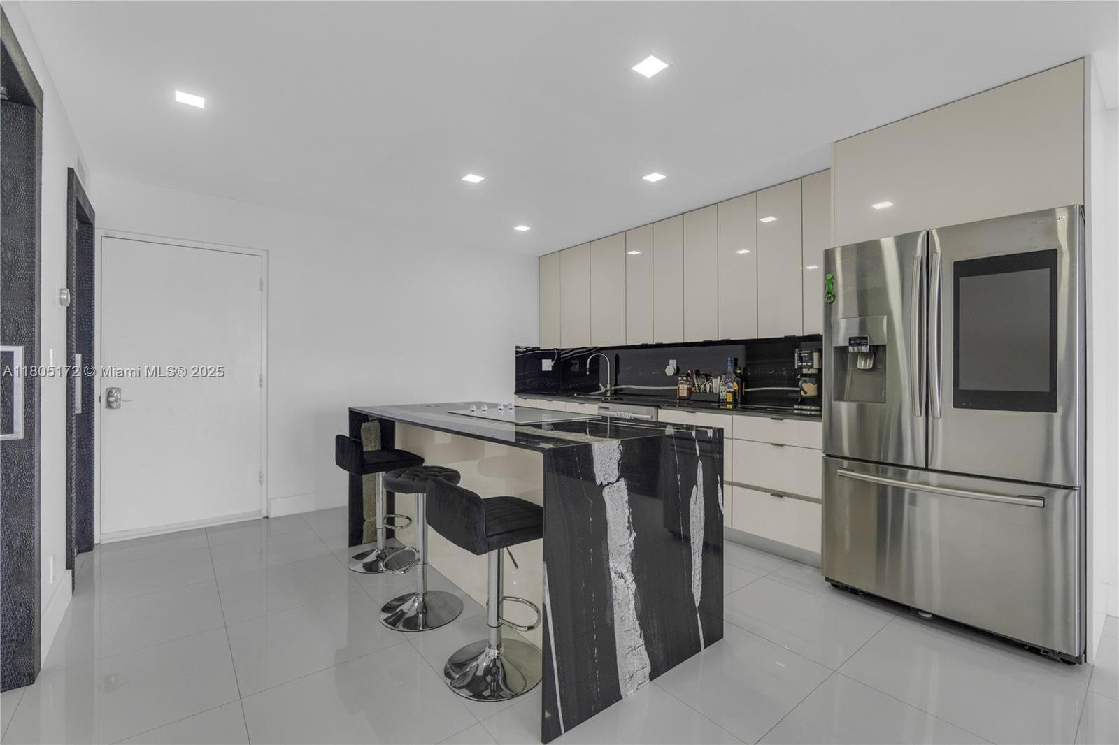 EDGEWATER BEACH TOWERS CO - Residential Lease