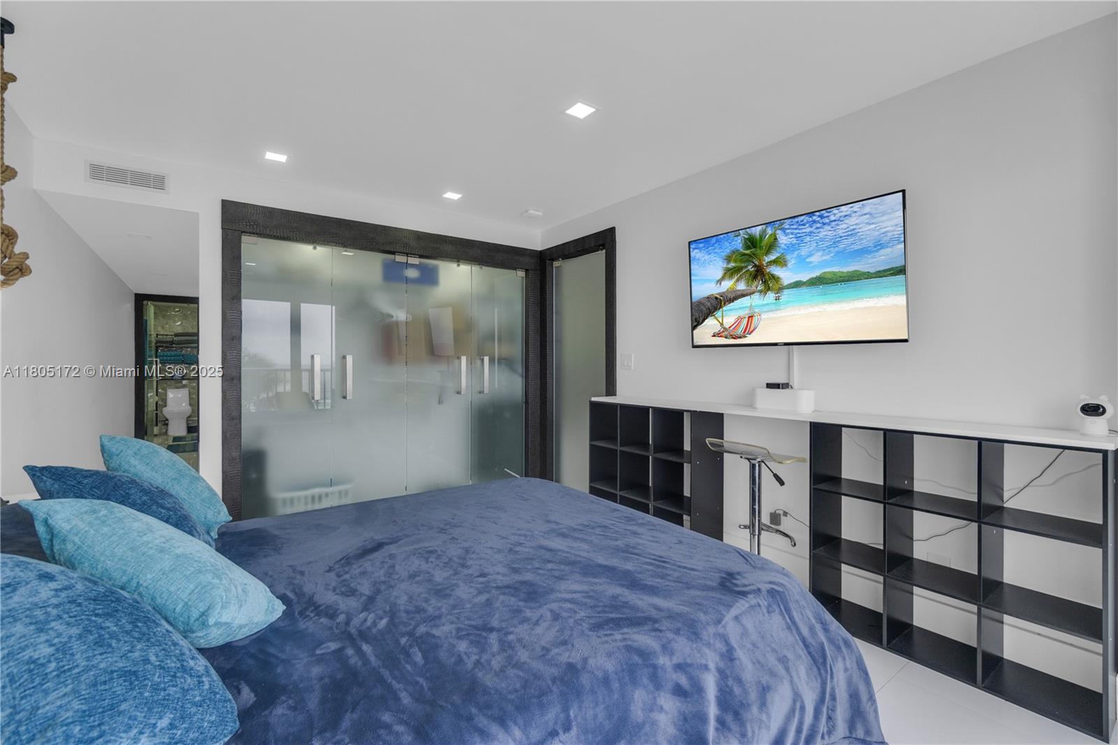 EDGEWATER BEACH TOWERS CO - Residential Lease