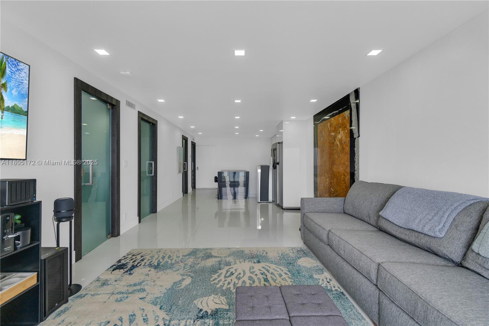 EDGEWATER BEACH TOWERS CO - Residential Lease