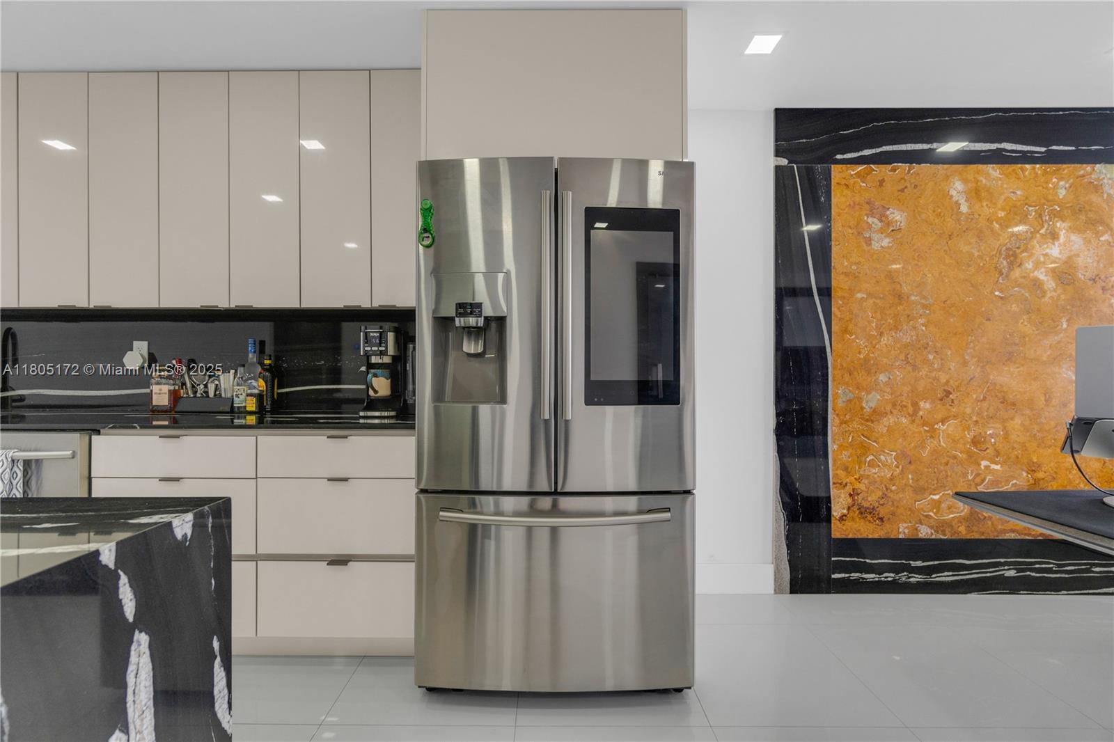 EDGEWATER BEACH TOWERS CO - Residential Lease