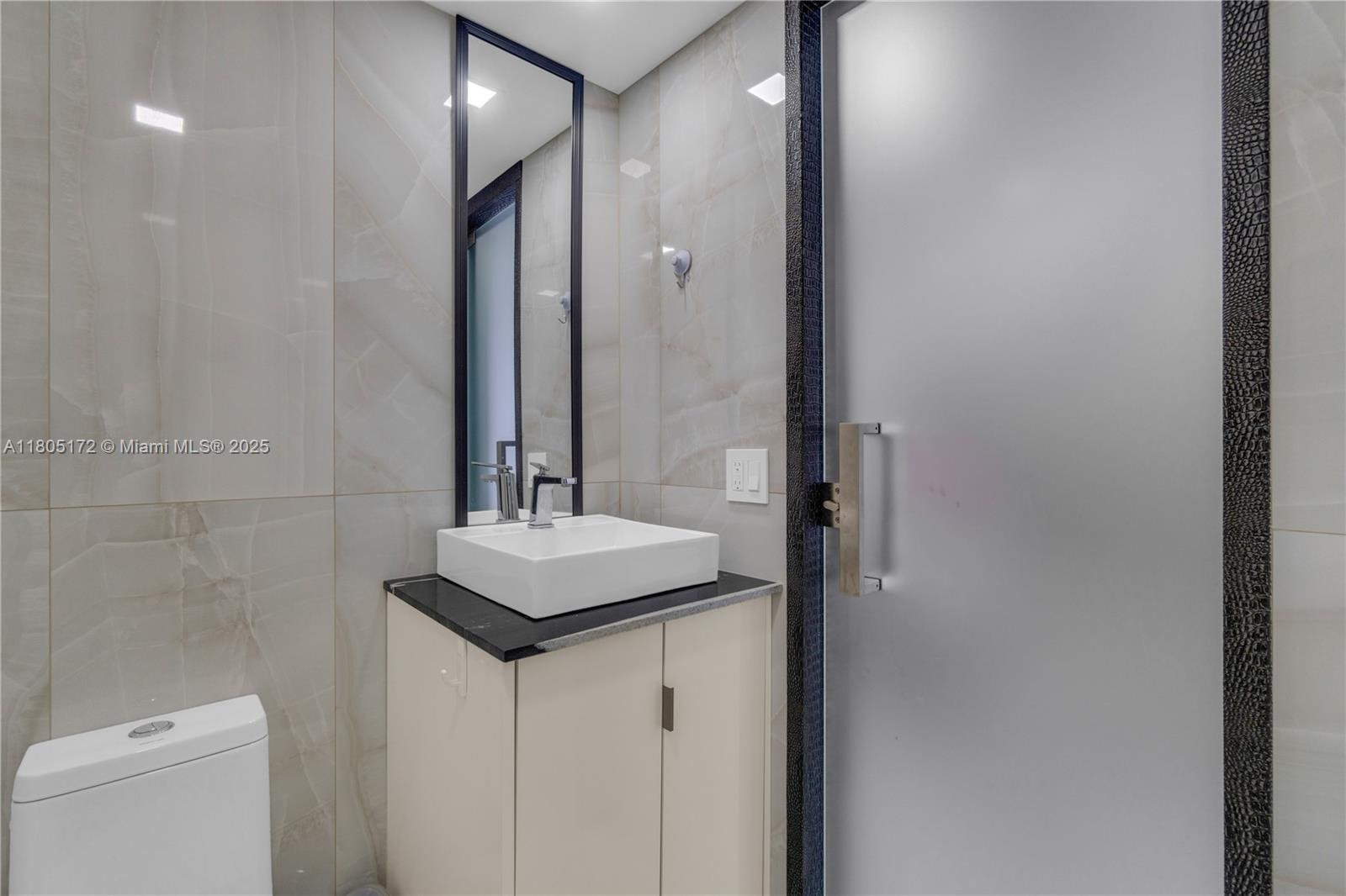 EDGEWATER BEACH TOWERS CO - Residential Lease